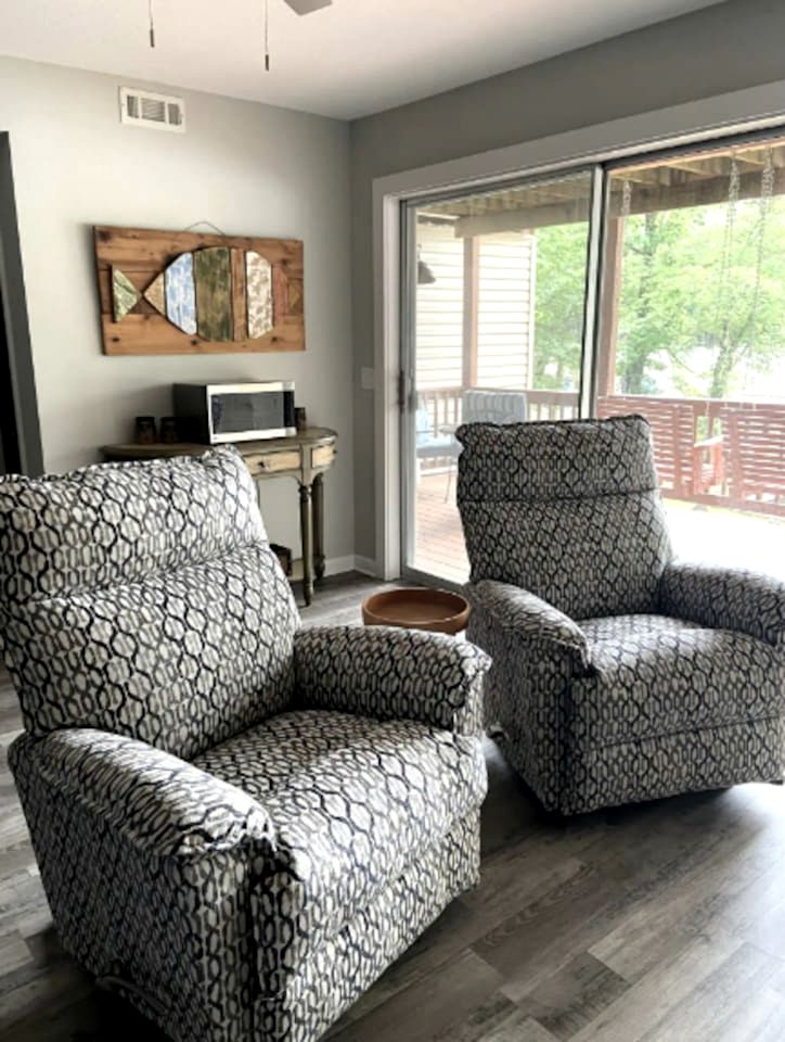 Glorious Cabin with Fantastic Lake Sights in Hot Springs, Arkansas