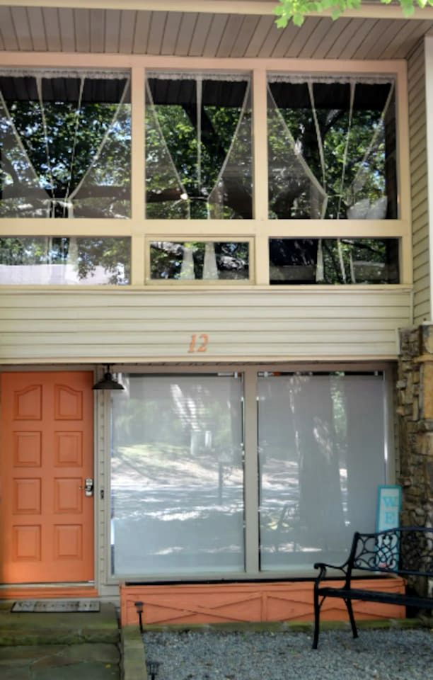 Glorious Cabin with Fantastic Lake Sights in Hot Springs, Arkansas