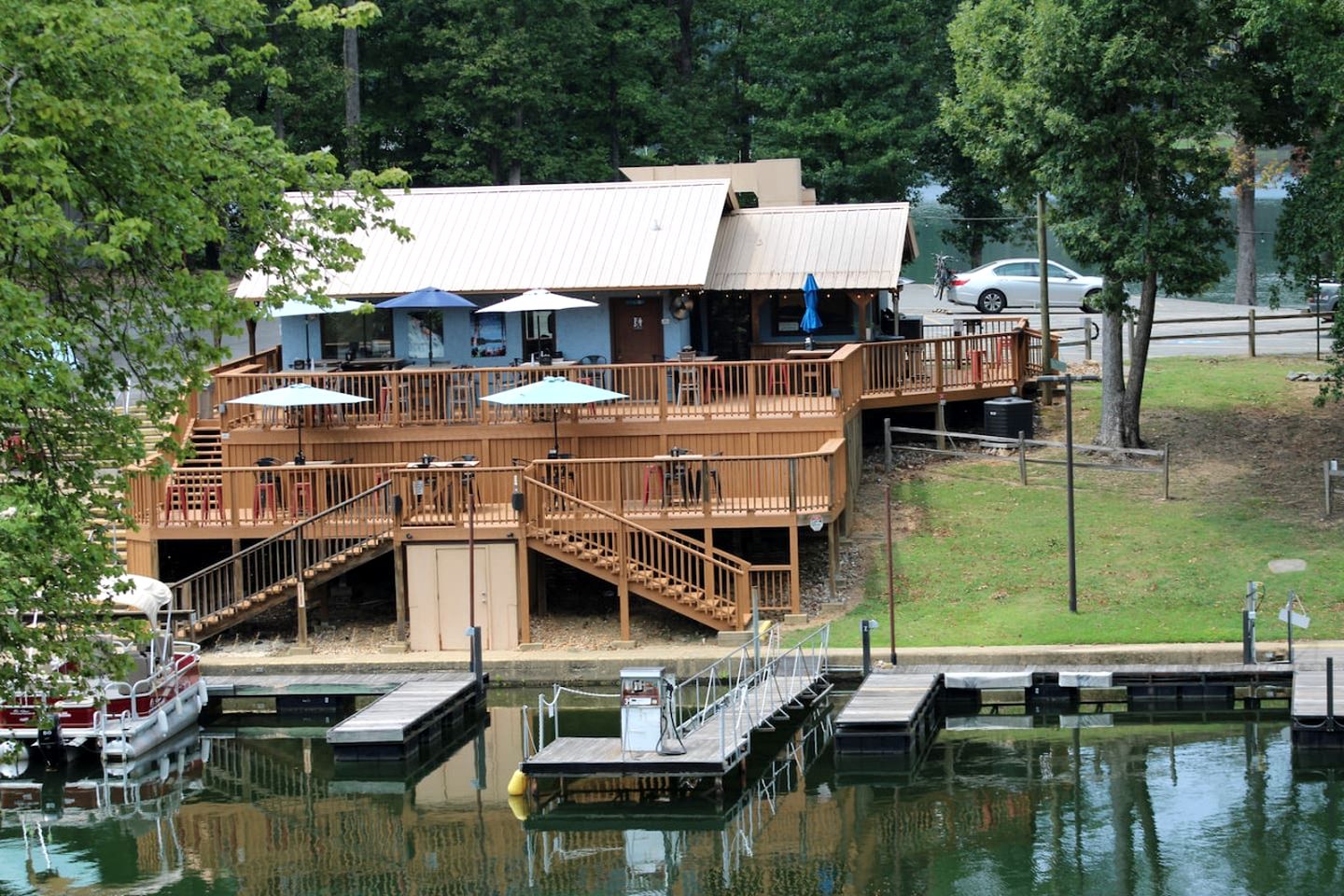 Glorious Cabin with Fantastic Lake Sights in Hot Springs, Arkansas