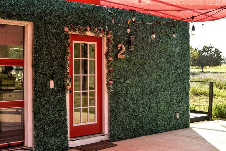 Containers (United States of America, Fredericksburg, Texas)