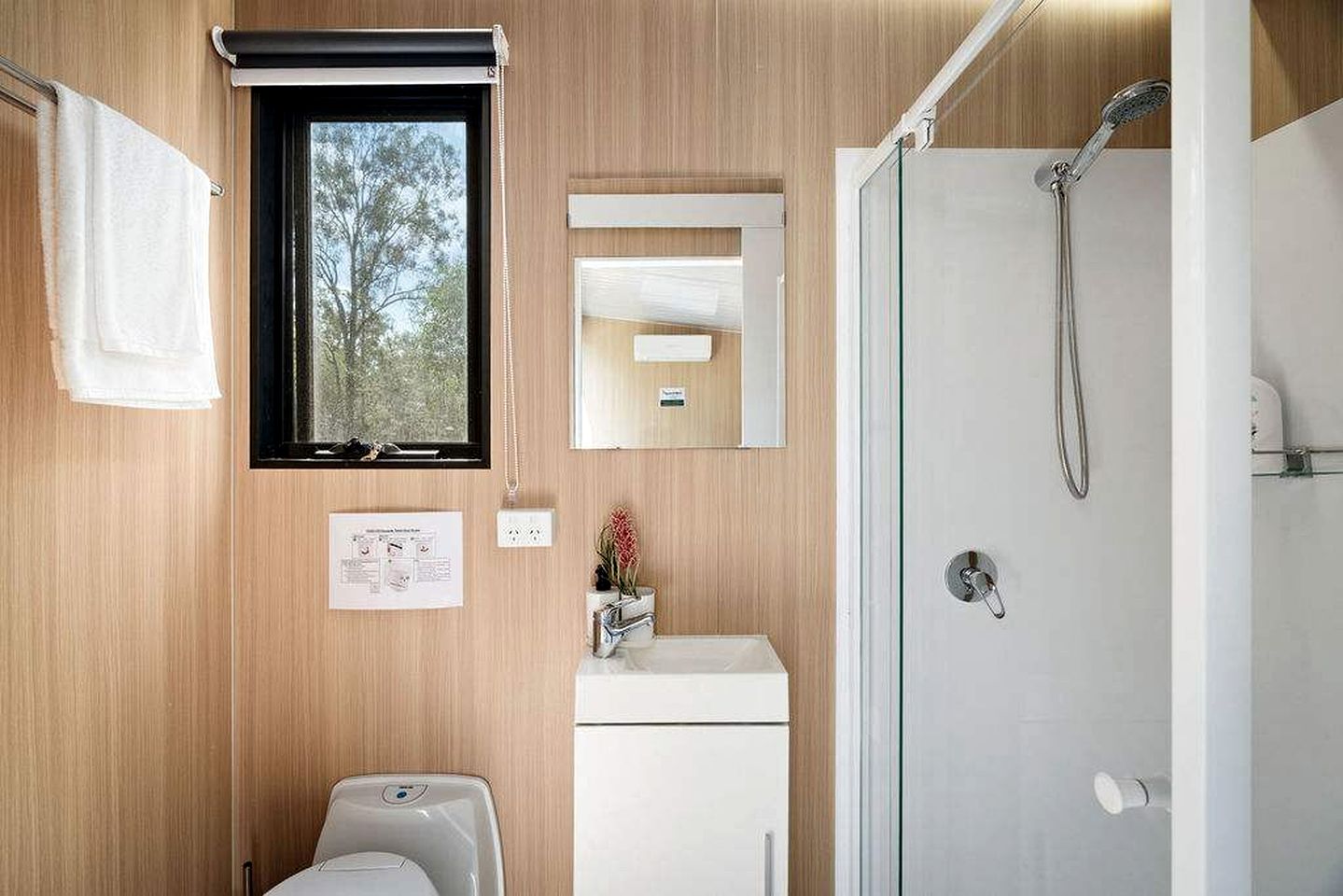 Amazing Tiny House Farm Stay Surrounded by Wildlife for a Peaceful Escape in Nature in Logan Village, Queensland