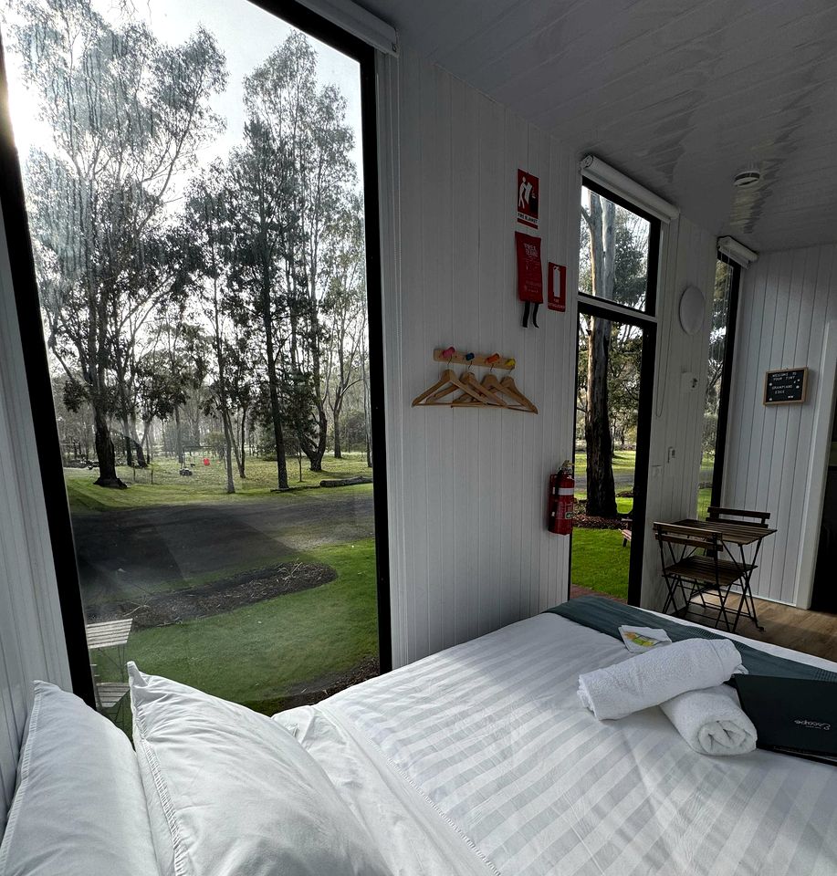 Amazing Tiny House with Outdoor Living Areas and Swimming Pool in Victoria, Australia