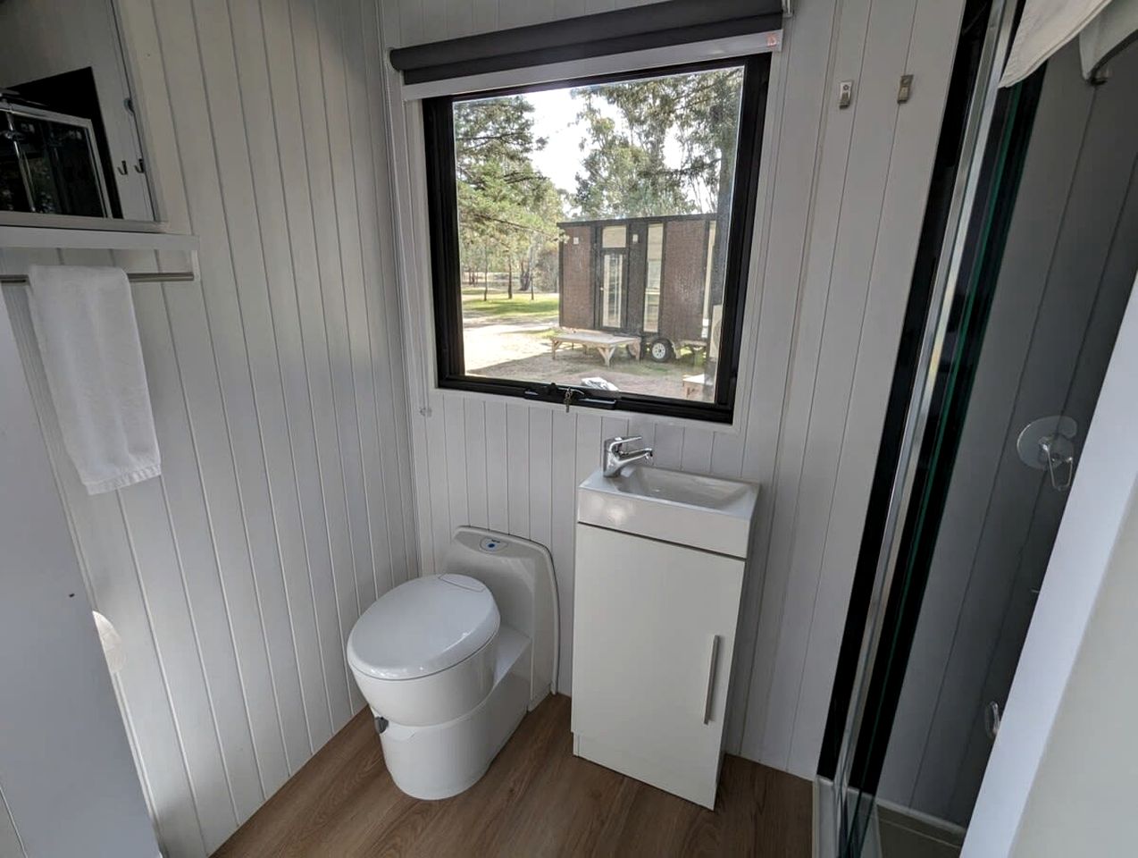 Amazing Tiny House with Outdoor Living Areas and Swimming Pool in Victoria, Australia