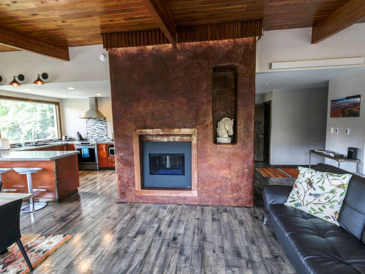 Cozy Cabin Retreat with Stunning Views of Yellowstone National Park in Montana