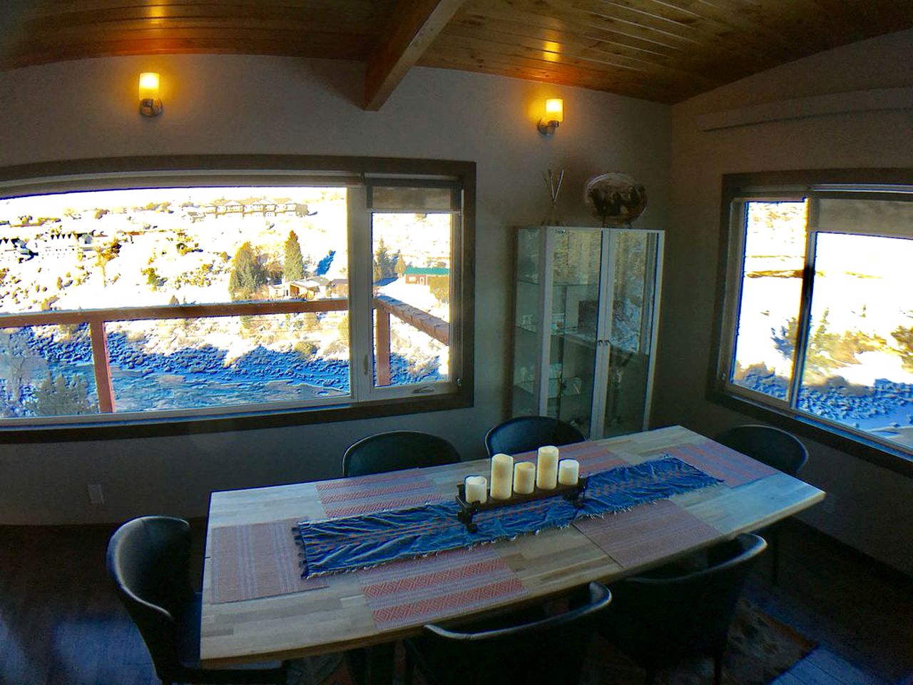 Cozy Cabin Retreat with Stunning Views of Yellowstone National Park in Montana