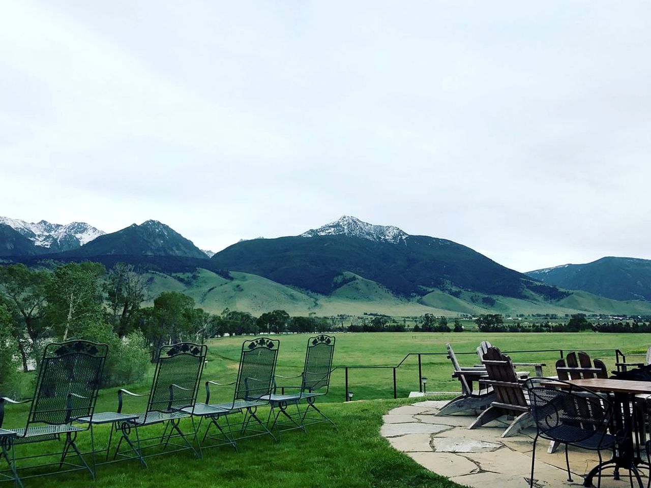 Cozy Cabin Retreat with Stunning Views of Yellowstone National Park in Montana