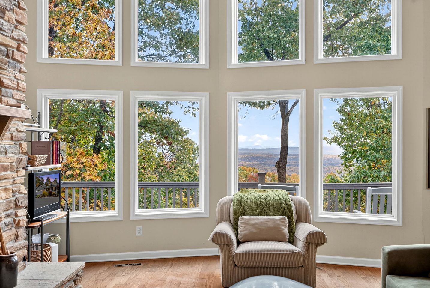 Scenic Dog-Friendly Mountain Chalet with Panoramic Views & Game Loft Near Berkeley Springs, Hedgesville, WV