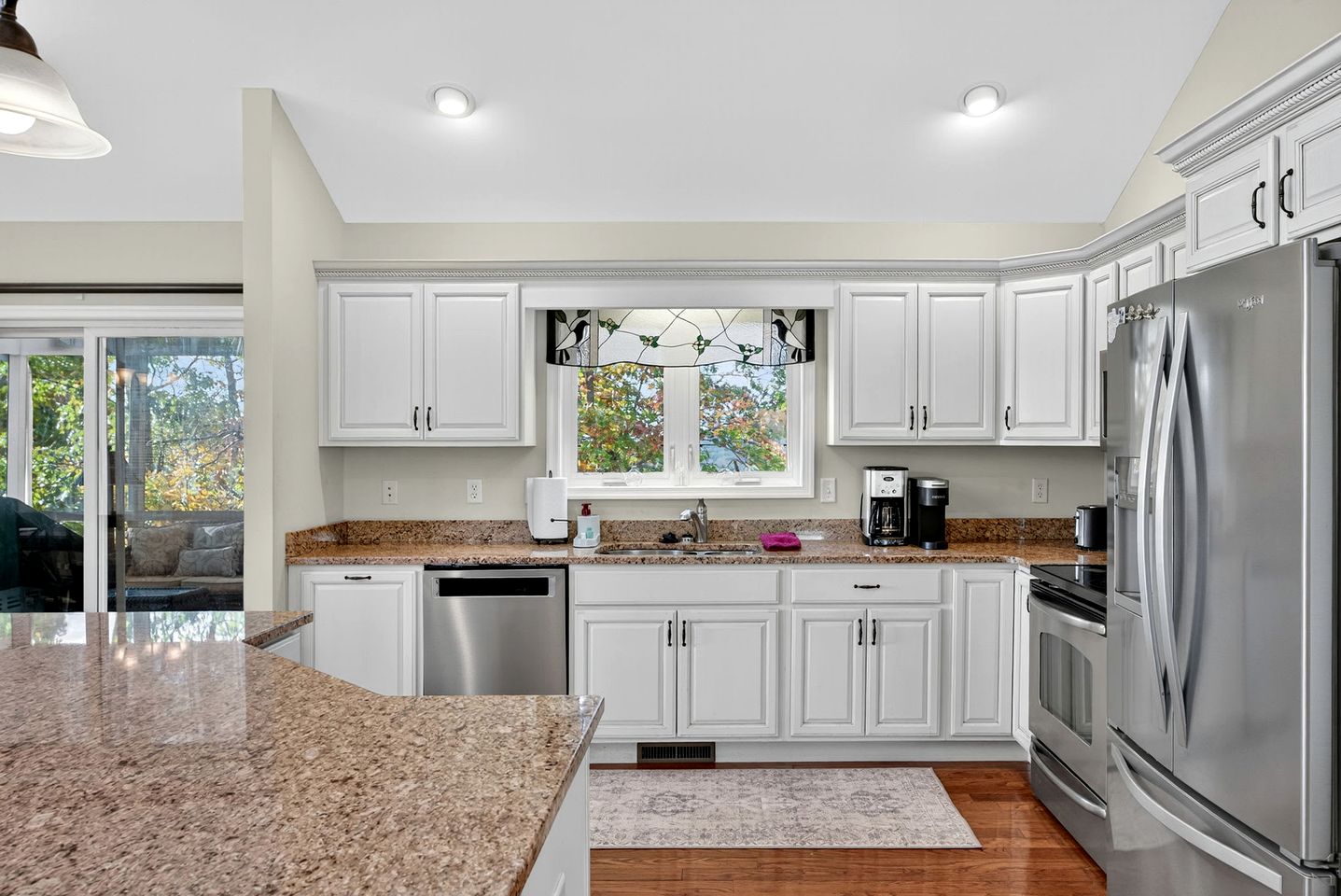 Scenic Dog-Friendly Mountain Chalet with Panoramic Views & Game Loft Near Berkeley Springs, Hedgesville, WV