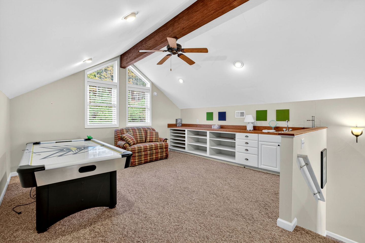 Scenic Dog-Friendly Mountain Chalet with Panoramic Views & Game Loft Near Berkeley Springs, Hedgesville, WV