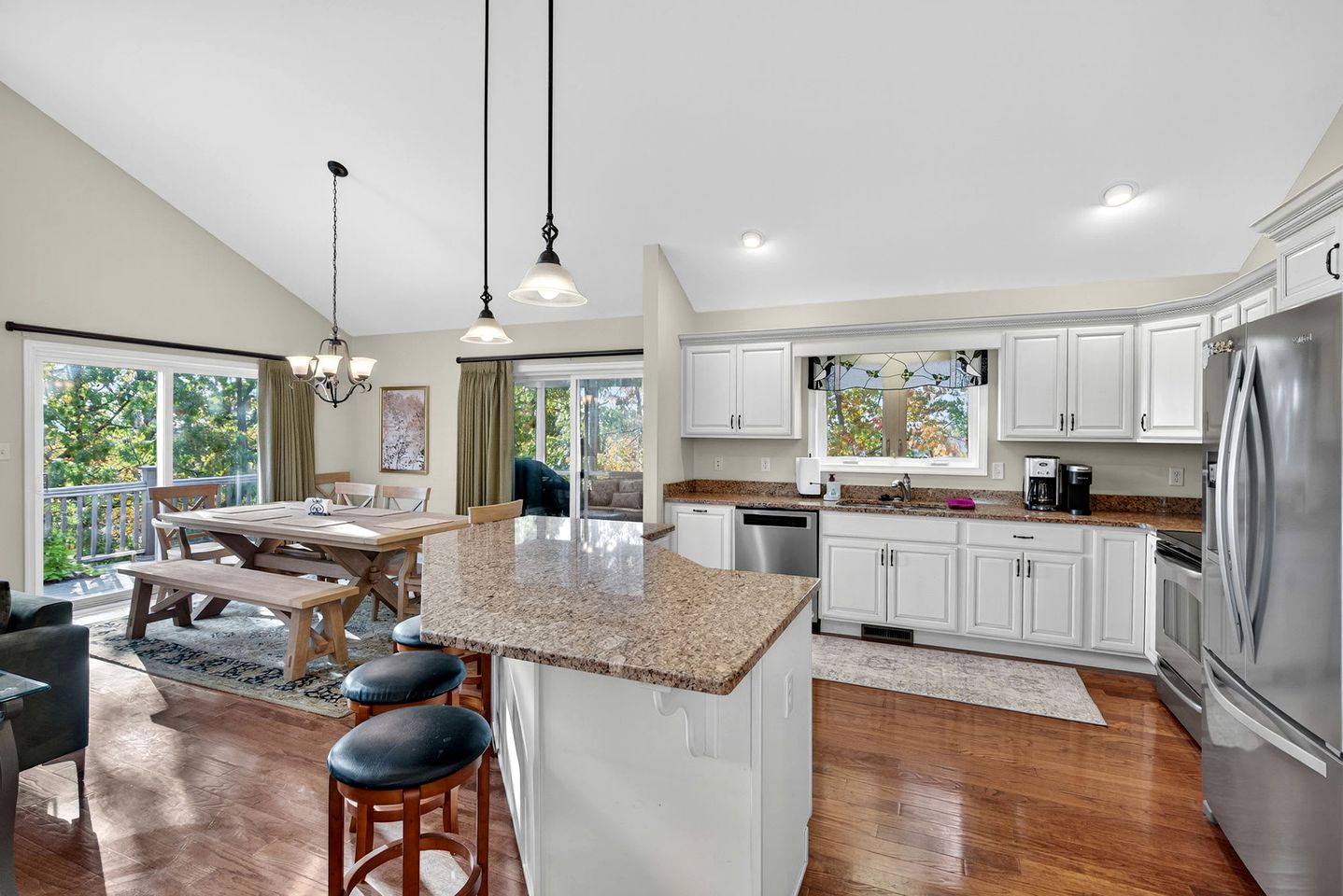 Scenic Dog-Friendly Mountain Chalet with Panoramic Views & Game Loft Near Berkeley Springs, Hedgesville, WV