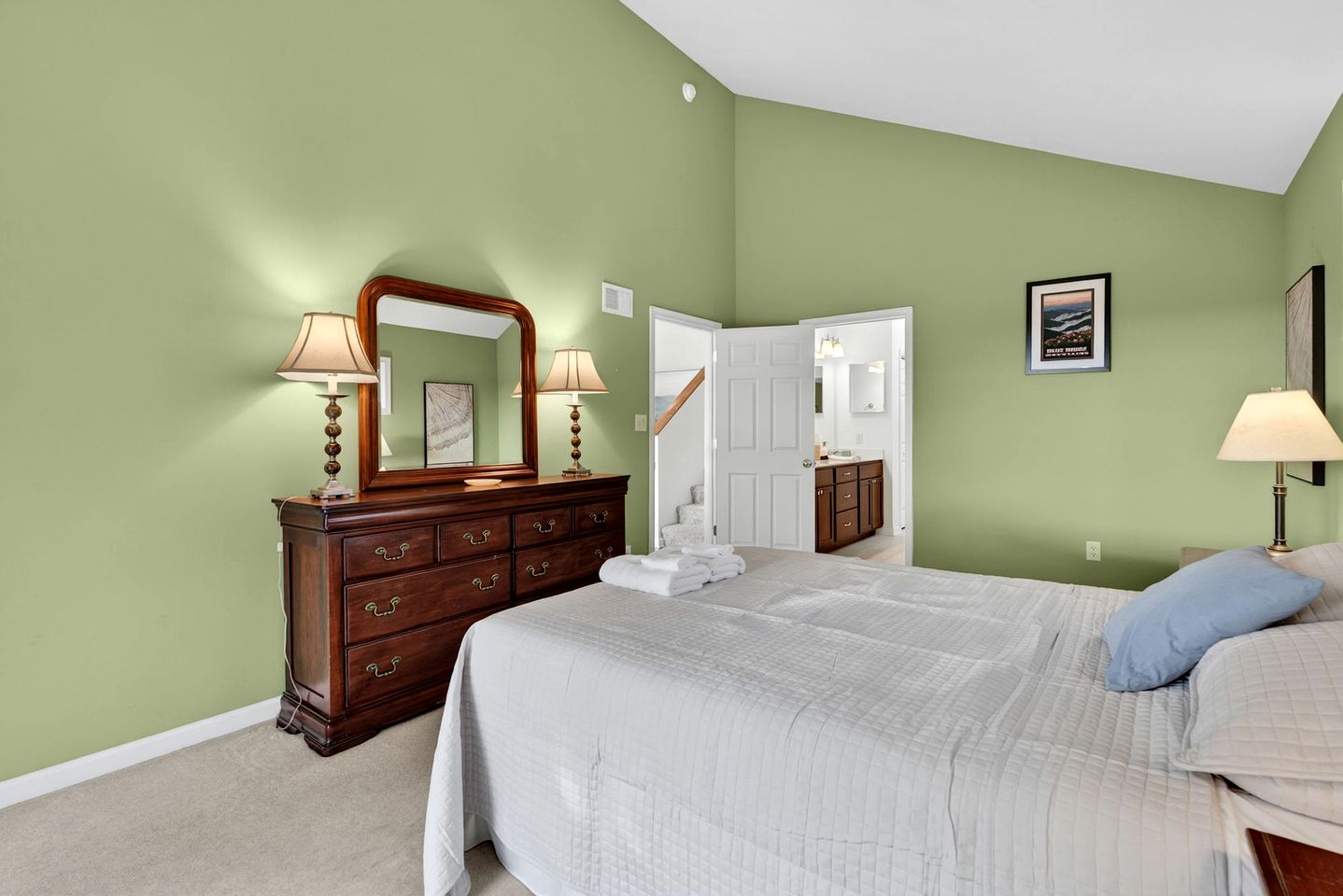 Scenic Dog-Friendly Mountain Chalet with Panoramic Views & Game Loft Near Berkeley Springs, Hedgesville, WV