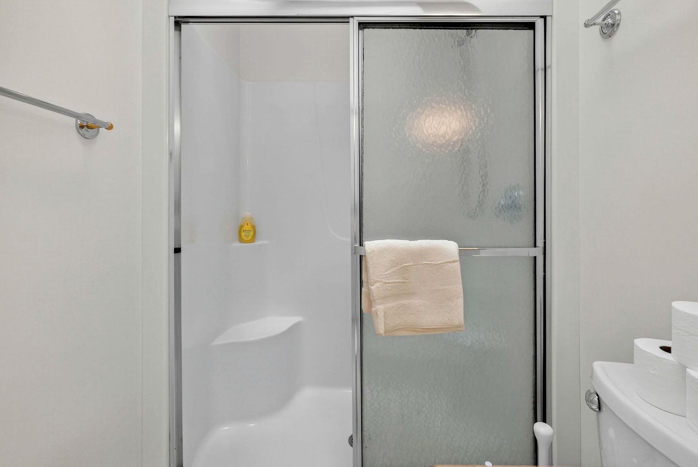 Scenic Dog-Friendly Mountain Chalet with Panoramic Views & Game Loft Near Berkeley Springs, Hedgesville, WV