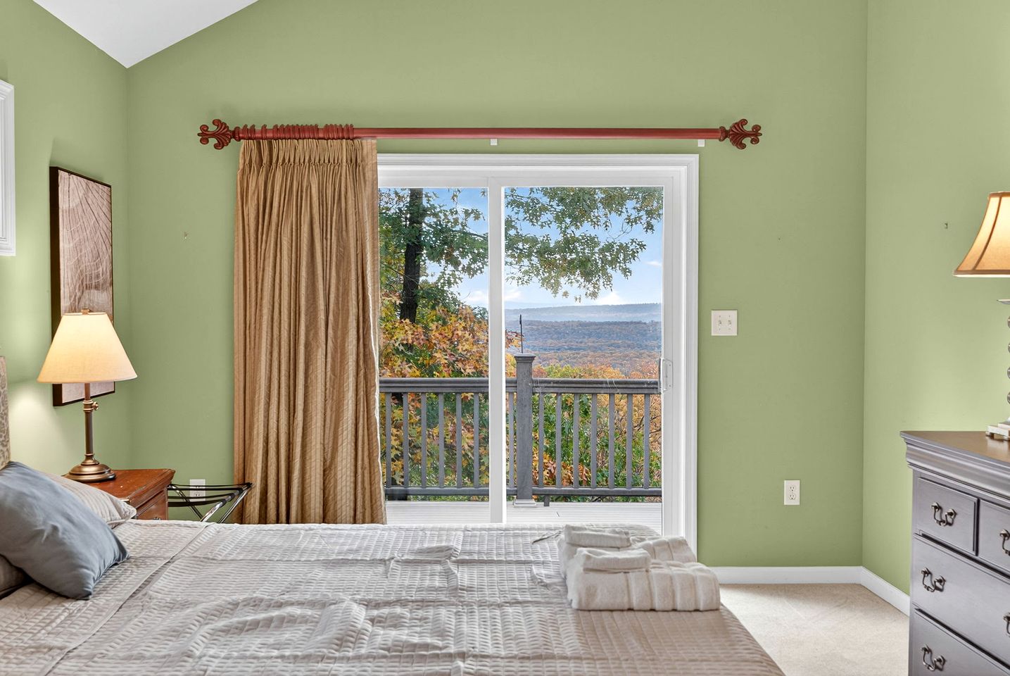 Scenic Dog-Friendly Mountain Chalet with Panoramic Views & Game Loft Near Berkeley Springs, Hedgesville, WV