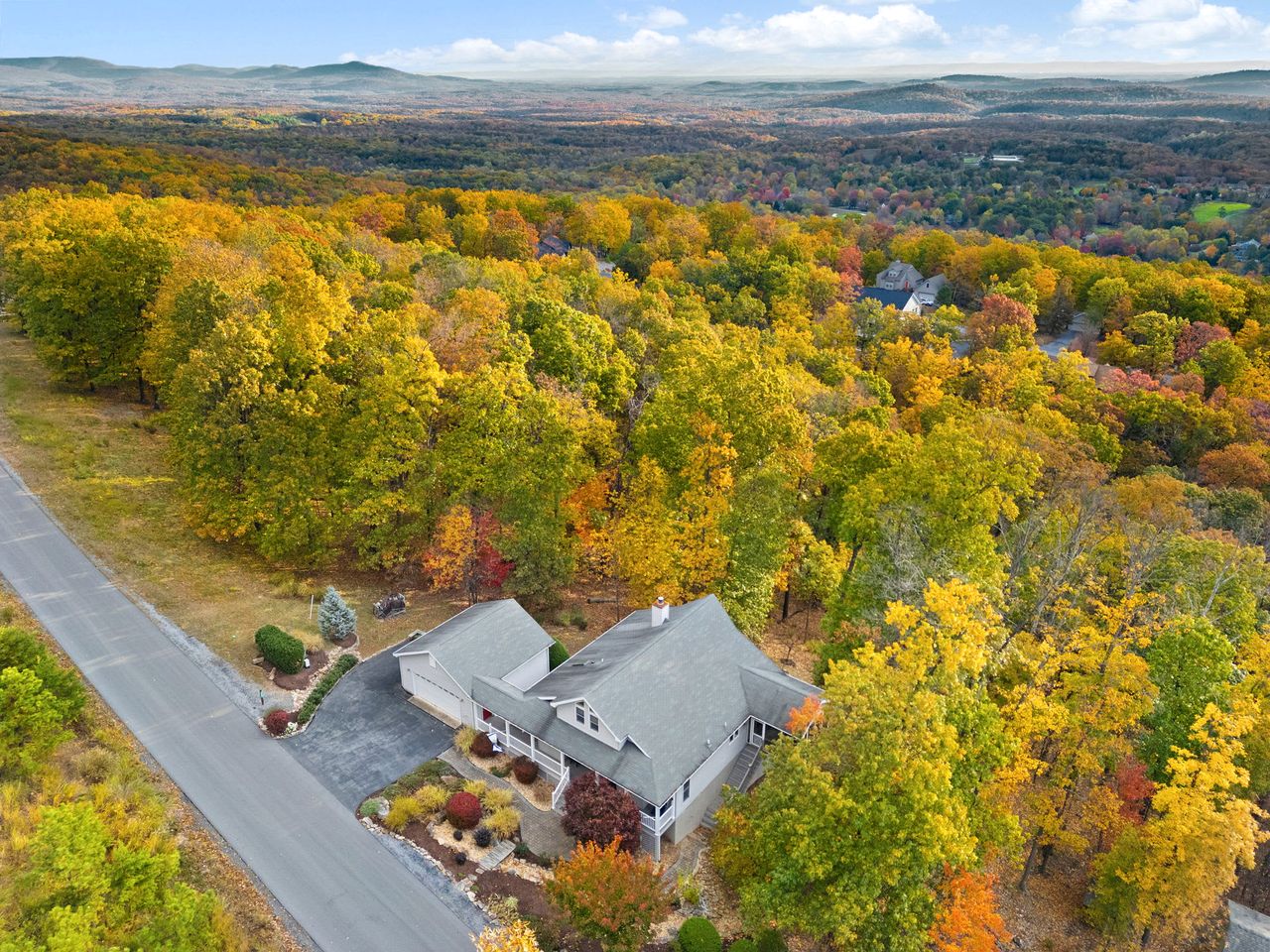 Scenic Dog-Friendly Mountain Chalet with Panoramic Views & Game Loft Near Berkeley Springs, Hedgesville, WV
