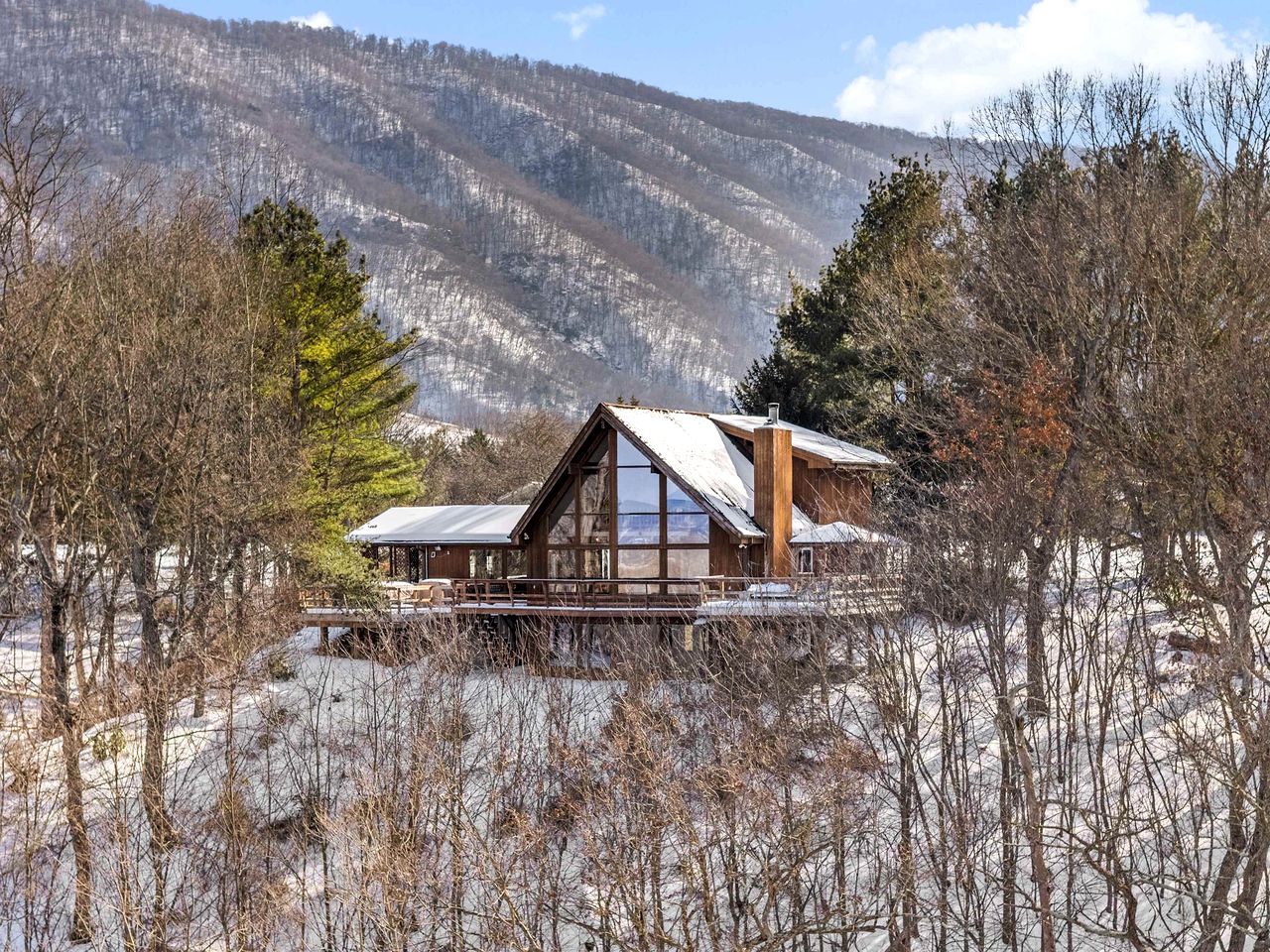 Modern Mountain Cabin with Hot Tub and Game Room Near Moorefield, West Virginia