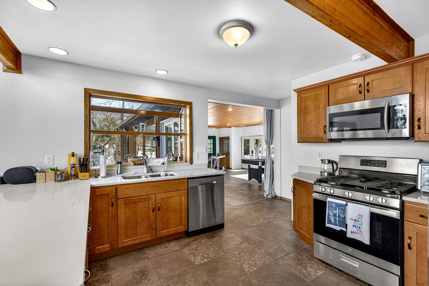 Modern Mountain Cabin with Hot Tub and Game Room Near Moorefield, West Virginia