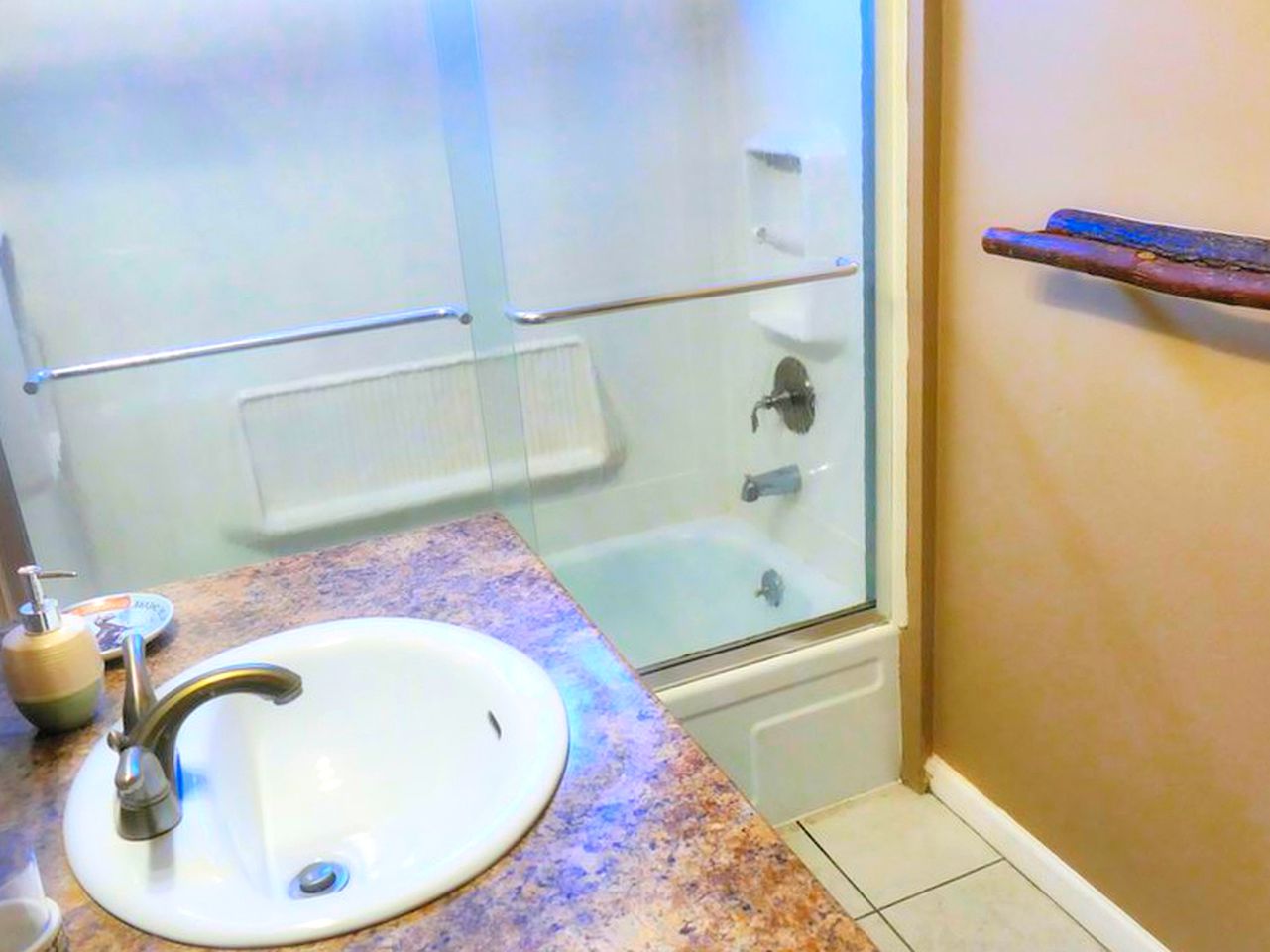 Lakefront Cabin Rental with Incredible Sunsets on Lake Wallenpaupack, Pennsylvania