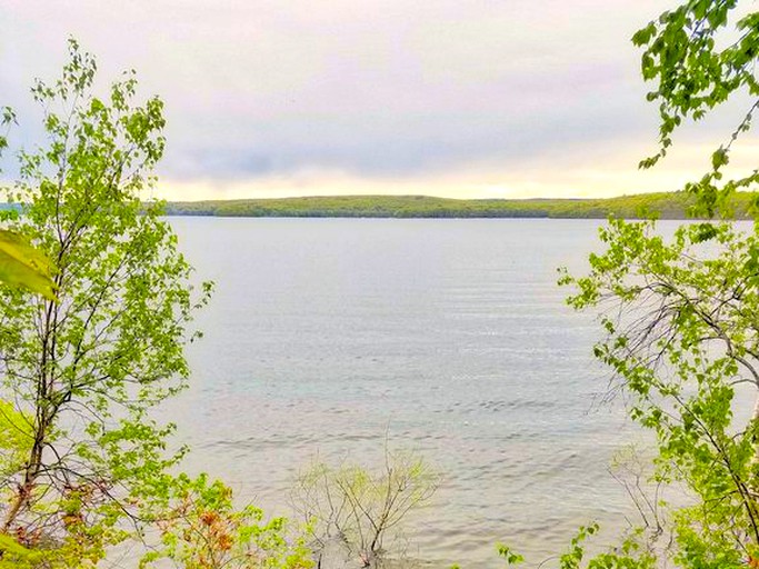 Cabins (Hawley, Pennsylvania, United States)