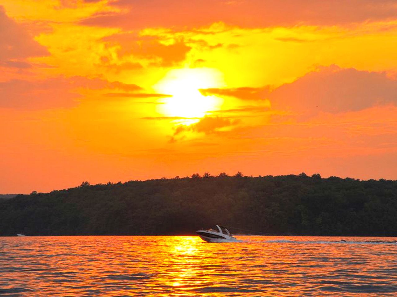 Lakefront Cabin Rental with Incredible Sunsets on Lake Wallenpaupack, Pennsylvania