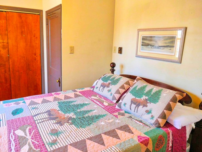 Cabins (Hawley, Pennsylvania, United States)