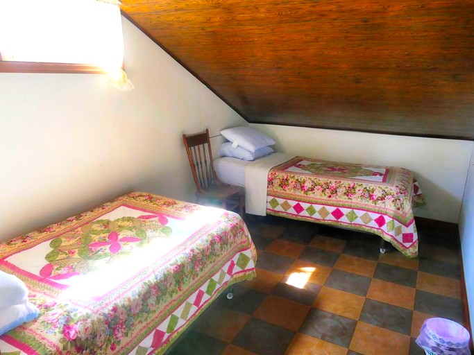 Cabins (Hawley, Pennsylvania, United States)