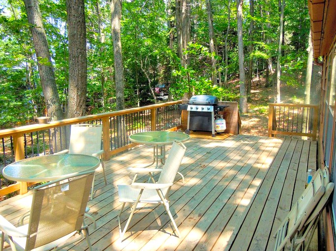 Cabins (Hawley, Pennsylvania, United States)