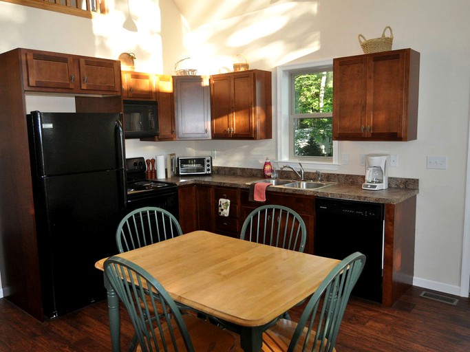 Cabins (Hawley, Pennsylvania, United States)