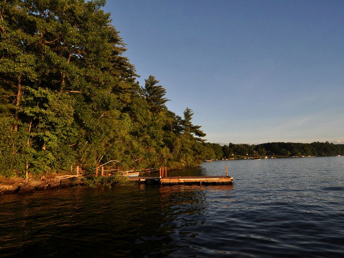 Cabins (Hawley, Pennsylvania, United States)