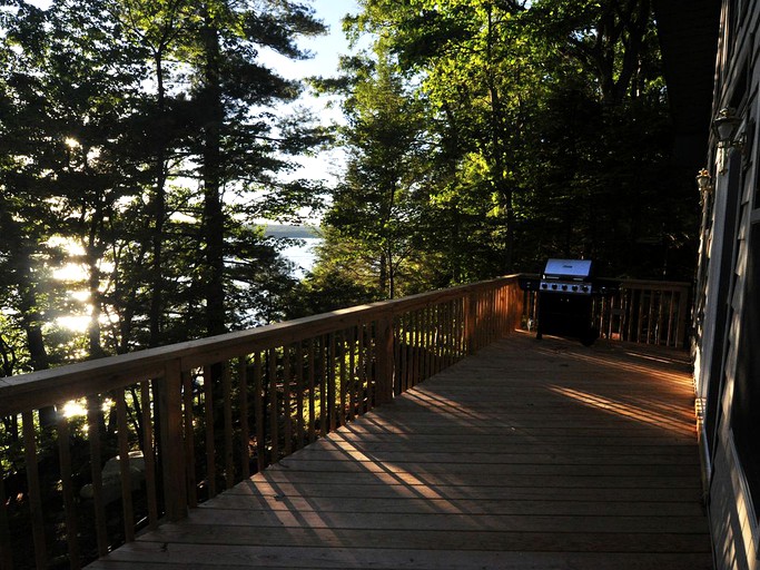 Cabins (Hawley, Pennsylvania, United States)