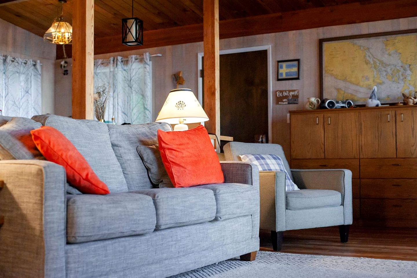 Cozy Beach House with Lovely Coast Views Ideal for a Family Getaway in Washington