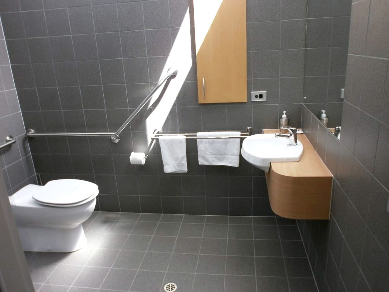 Amazing Wheelchair-Friendly Cabin Rental in Deep Creek Conservation Park, South Australia