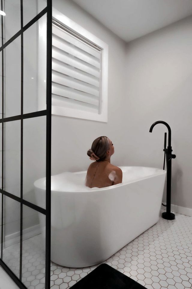 Amazing for Winter Sports Cabin with Jacuzzi and Fire Pit in Saint Come, Quebec