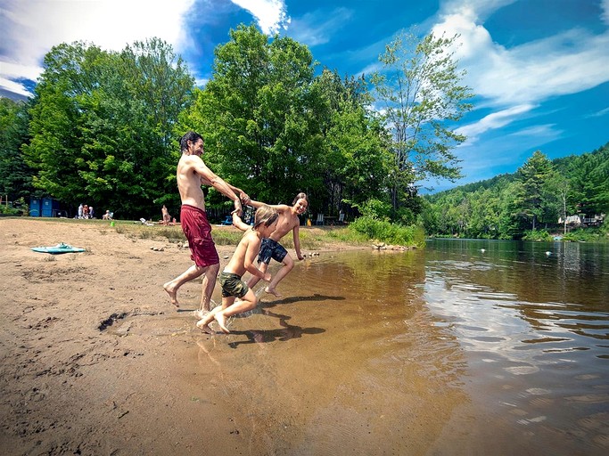 Cabins (Canada, Saint Come, Quebec)