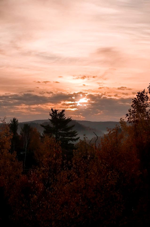 Amazing for Winter Sports Cabin with Jacuzzi and Fire Pit in Saint Come, Quebec