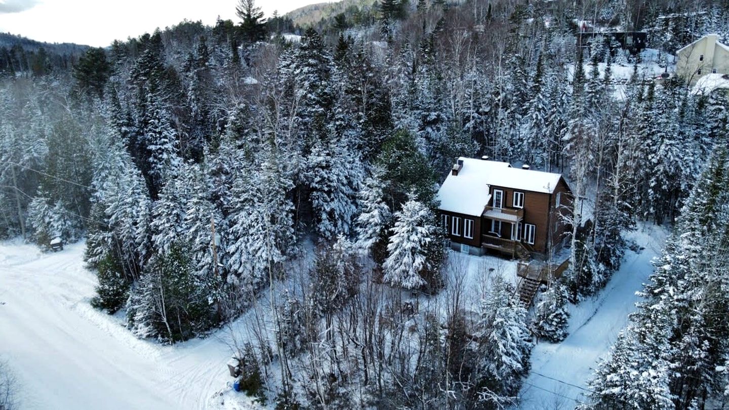 Amazing for Winter Sports Cabin with Jacuzzi and Fire Pit in Saint Come, Quebec