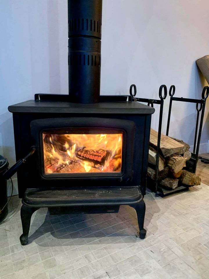 Amazing for Winter Sports Cabin with Jacuzzi and Fire Pit in Saint Come, Quebec