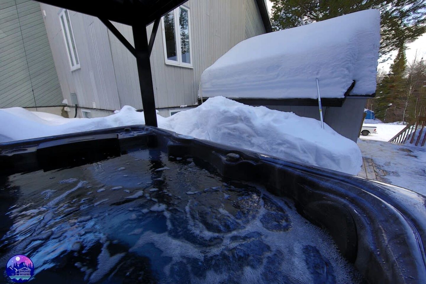 Amazing for Winter Sports Cabin with Jacuzzi and Fire Pit in Saint Come, Quebec