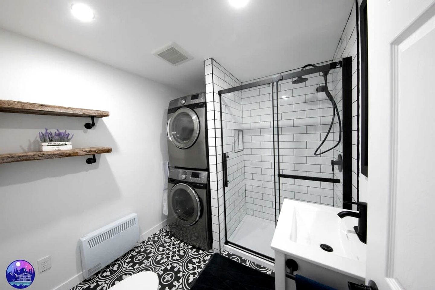 Amazing for Winter Sports Cabin with Jacuzzi and Fire Pit in Saint Come, Quebec