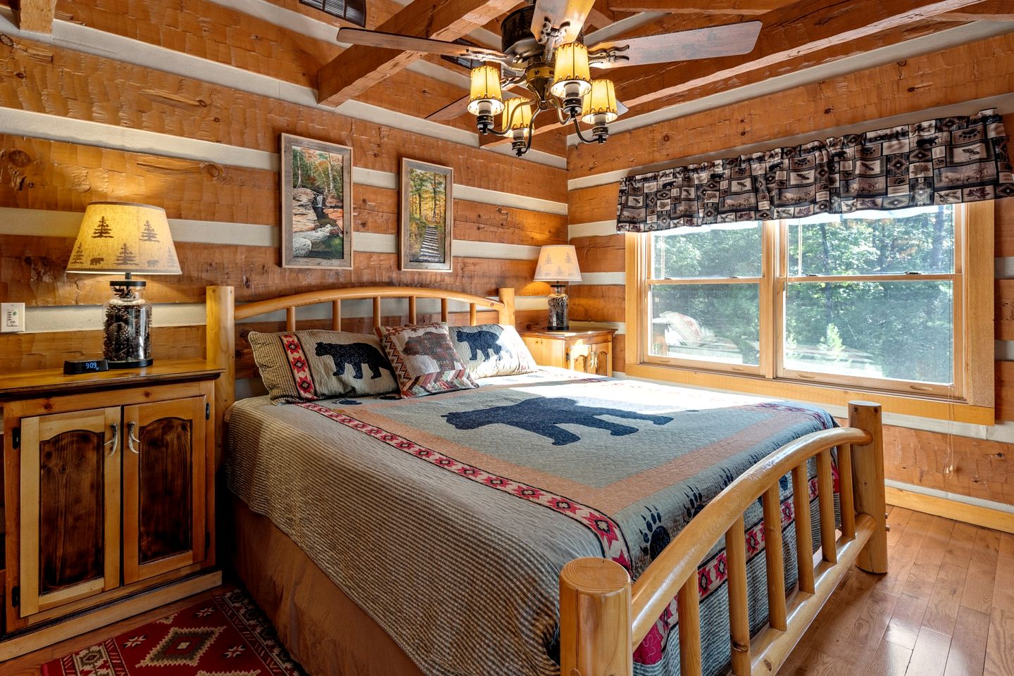 Amazing Wooden Cabin with Hot-tub and Game Room in Sevierville, Tennessee