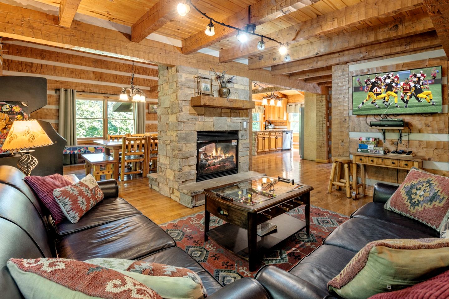 Amazing Wooden Cabin with Hot-tub and Game Room in Sevierville, Tennessee