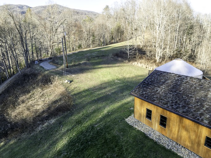 Yurts (United States of America, Hot Springs, North Carolina)