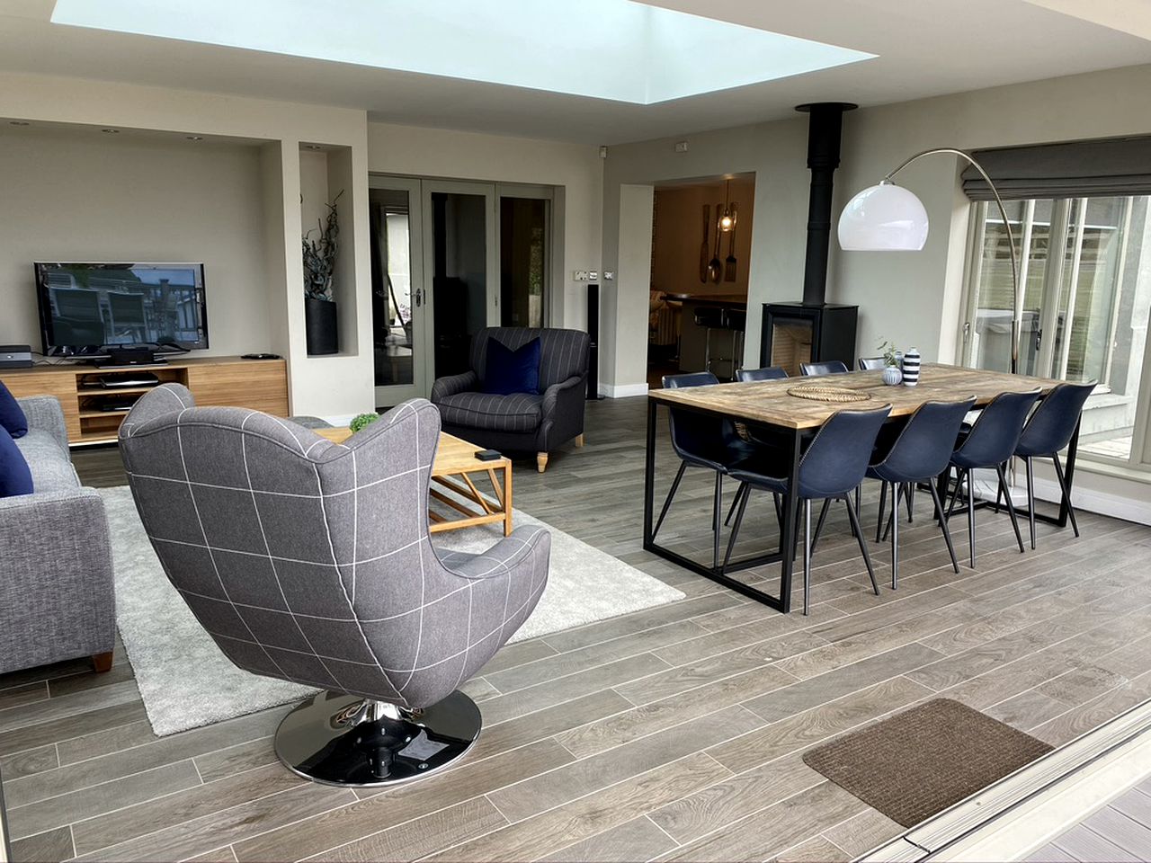 Modern Cottage with Hot-Tub and Picnic Space in Saundersfoot, Wales