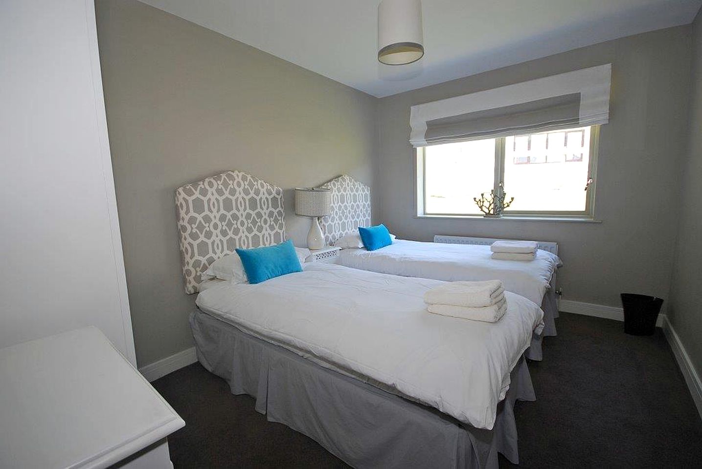 Modern Cottage with Hot-Tub and Picnic Space in Saundersfoot, Wales