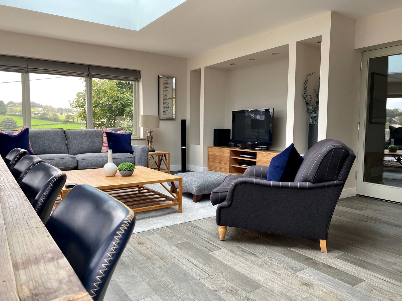 Modern Cottage with Hot-Tub and Picnic Space in Saundersfoot, Wales