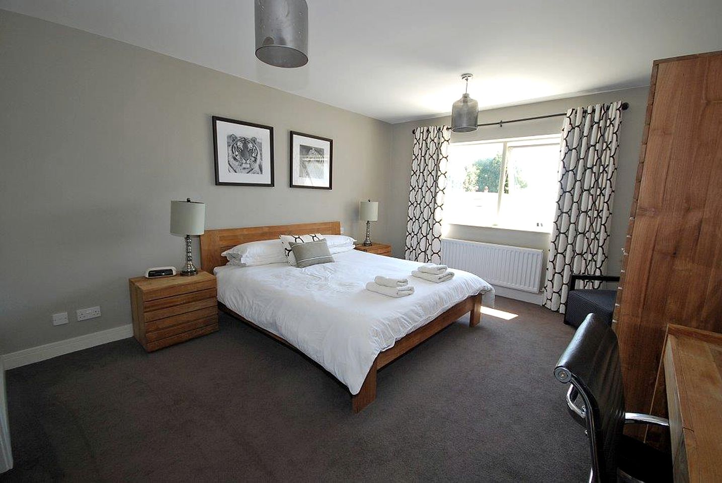 Modern Cottage with Hot-Tub and Picnic Space in Saundersfoot, Wales