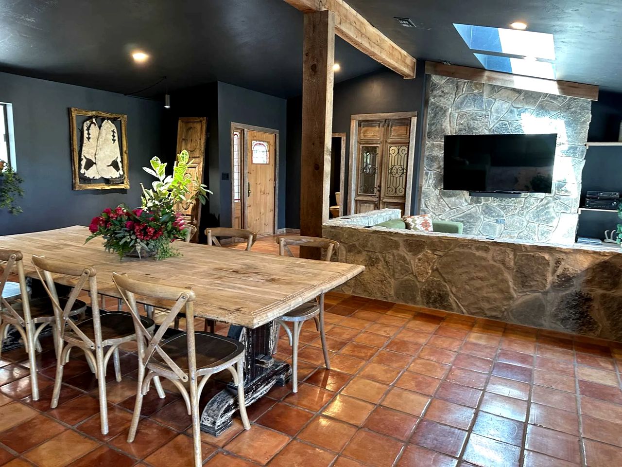 Luxurious Romantic Yurt with Hot Tub in Dripping Springs, Texas