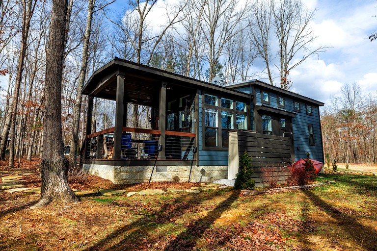 Cozy Cabin Retreat with Loft Hideaway, Fire Pit & Nature Trails in Monteagle, Tennessee