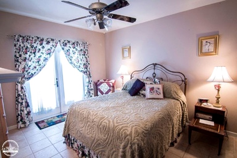 Beautiful Cottage Suite in Texas Wine Country near Fredericksburg, Texas | Nature Lodges (Fredericksburg, Texas, United States of America)