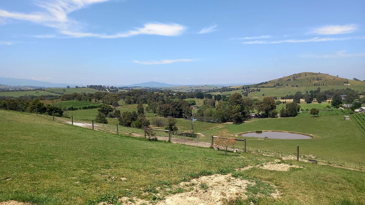 Rustic Tiny House with Beautiful Vineyard and Valley Views in Victoria, Australia