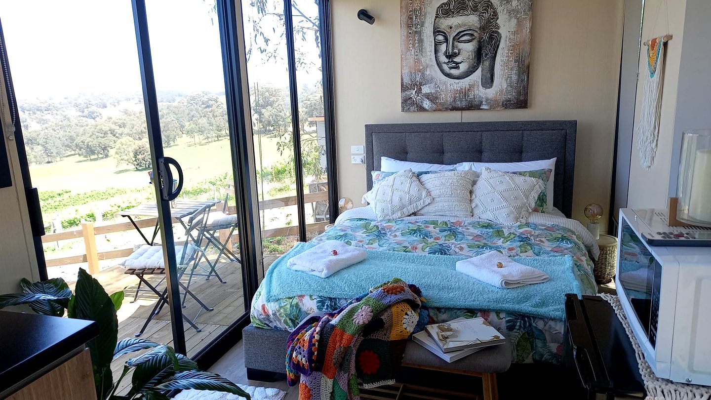 Rustic Tiny House with Beautiful Vineyard and Valley Views in Victoria, Australia